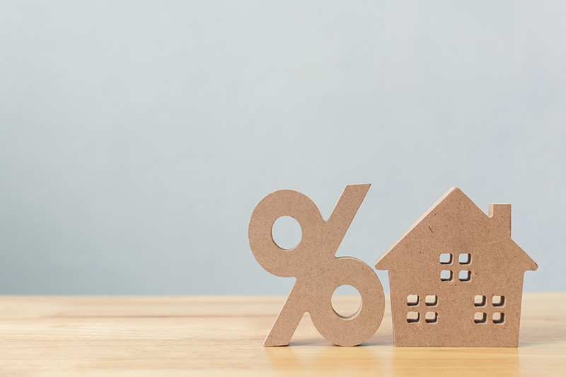 Fixed Rate Mortgage 1 model house with percentage sign next to it